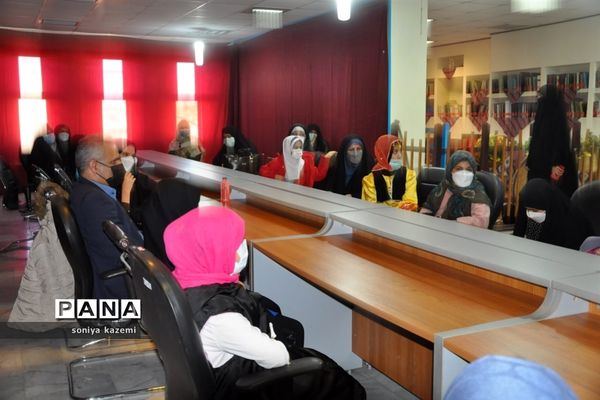 نشست باشگاه کتابخوانی حضرت معصومه در ساری