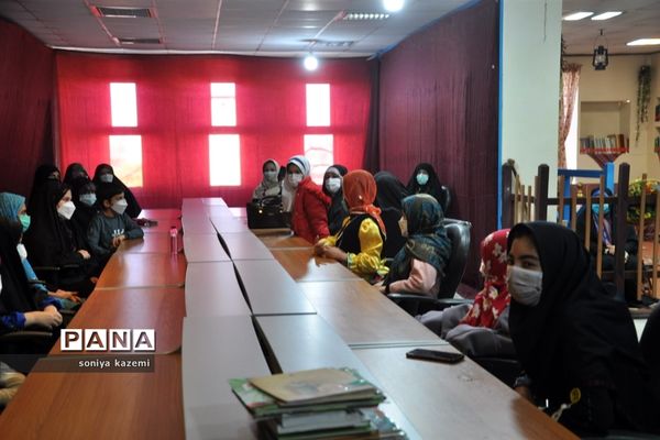 نشست باشگاه کتابخوانی حضرت معصومه در ساری