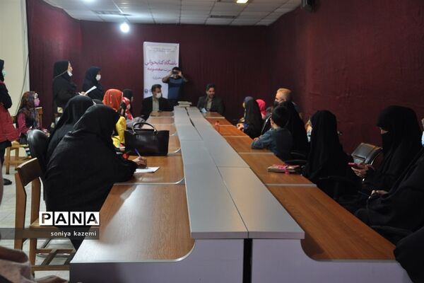 نشست باشگاه کتابخوانی حضرت معصومه در ساری