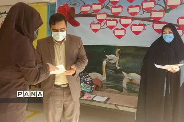 تجلیل از دانش‌آموزان فعال در یادواره شهدای پردیس