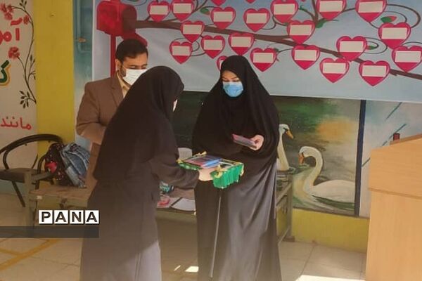 تجلیل از دانش‌آموزان فعال در یادواره شهدای پردیس
