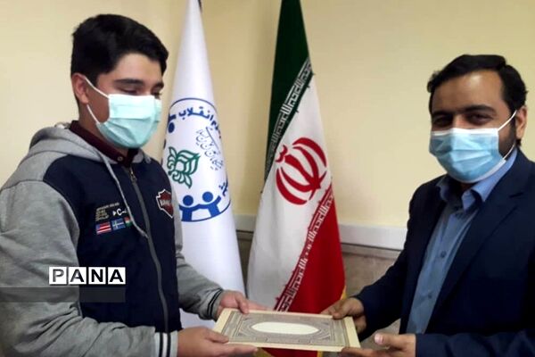 تجلیل از دانش‌آموزان فعال در یادواره شهدای پردیس