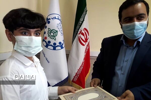 تجلیل از دانش‌آموزان فعال در یادواره شهدای پردیس