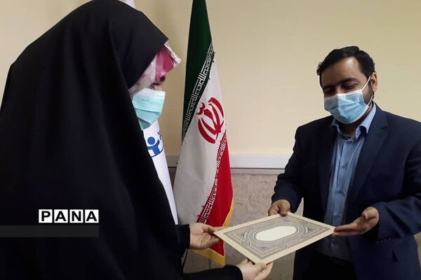 تجلیل از دانش‌آموزان فعال در یادواره شهدای پردیس