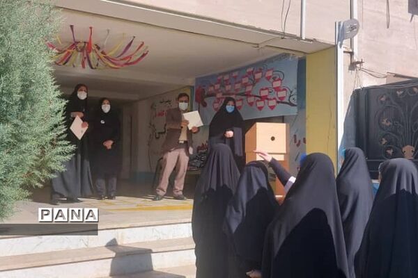 تجلیل از دانش‌آموزان فعال در یادواره شهدای پردیس