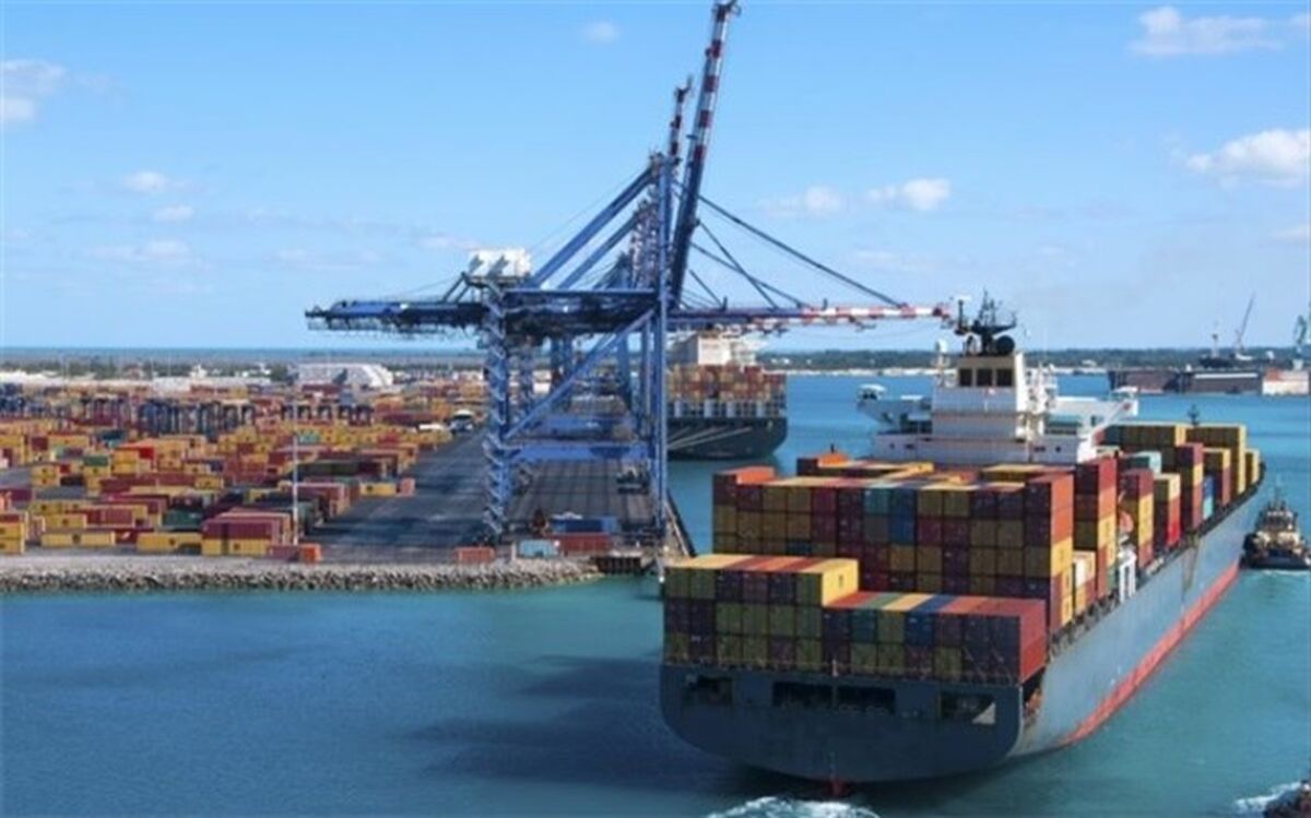 تخلیه ۳۰۵ هزار تن انواع کالای اساسی در بندر شهید رجایی