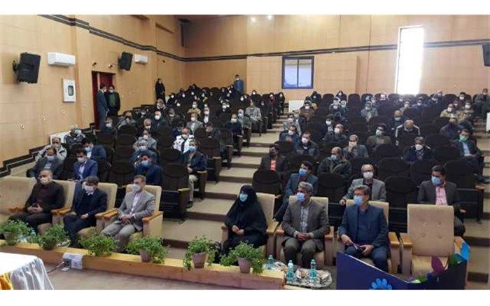 مدرسه کانون است و ما معلمان نقش آفرین هستیم