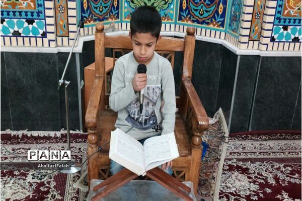محفل انس با قرآن در مدرسه بصیری کاشمر