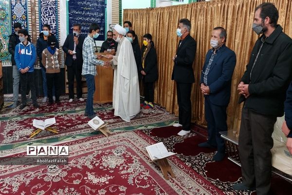 محفل انس با قرآن در مدرسه بصیری کاشمر