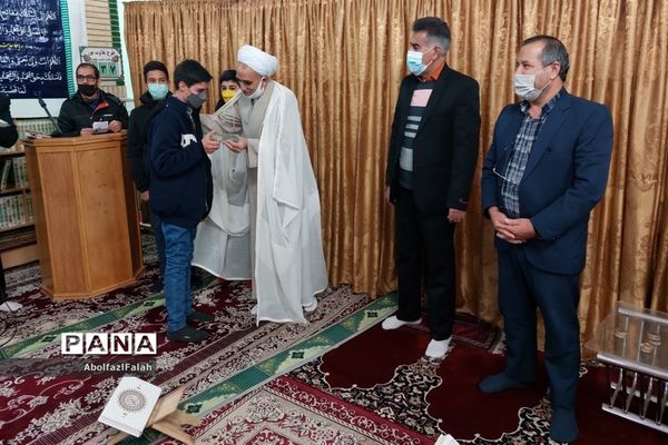 محفل انس با قرآن در مدرسه بصیری کاشمر