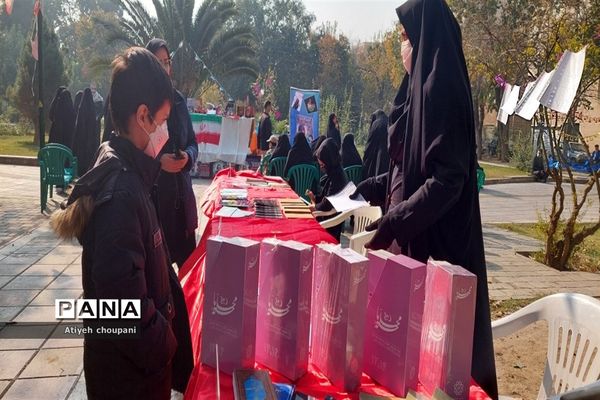 برپایی نمایشگاه کتاب در سرای محله صاحب الزمان منطقه ۱۴