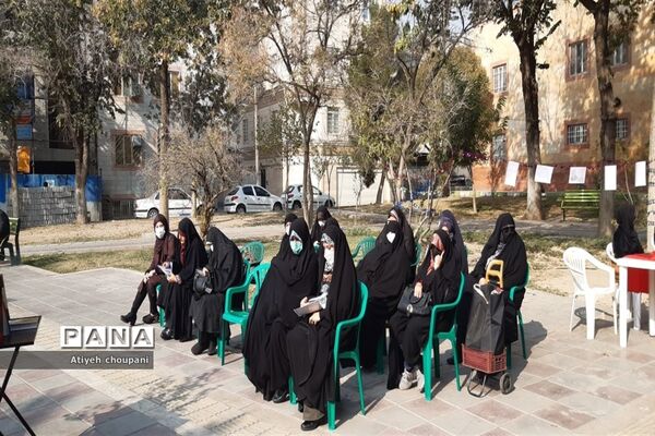 برپایی نمایشگاه کتاب در سرای محله صاحب الزمان منطقه ۱۴