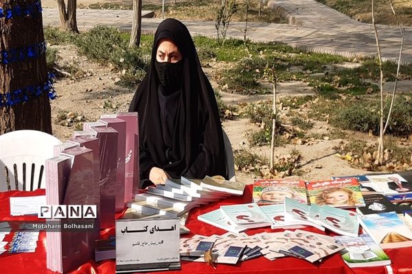 برپایی نمایشگاه کتاب در سرای محله صاحب الزمان منطقه ۱۴
