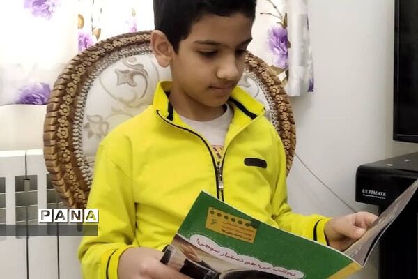 کتابخوانی دانش آموزی در دبستان دانش پردیس