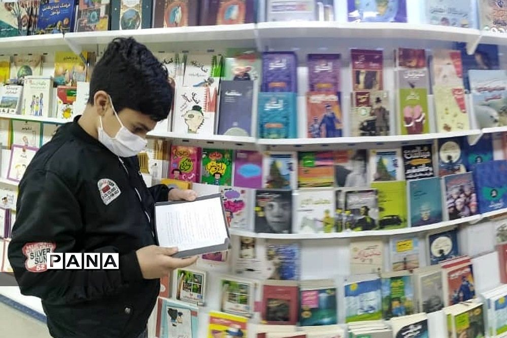 کتابخوانی دانش آموزی در دبستان دانش پردیس