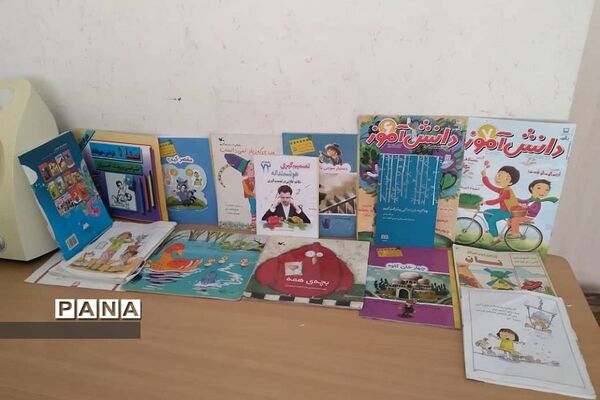 کتابخوانی دانش آموزی در دبستان دانش پردیس