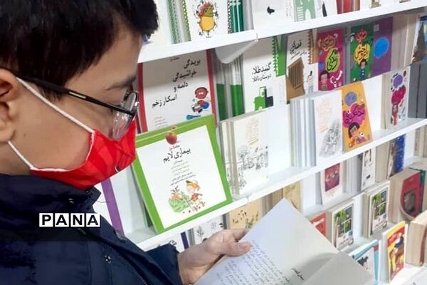 کتابخوانی دانش آموزی در دبستان دانش پردیس