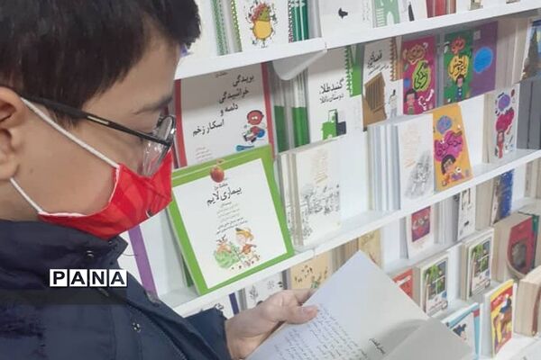 کتابخوانی دانش آموزی در دبستان دانش پردیس
