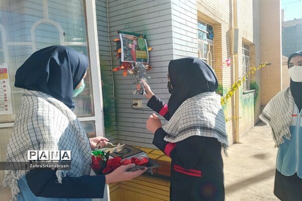 مراسم ویژه هفته بسیج در دبیرستان فرزانگان کاشمر برگزار شد