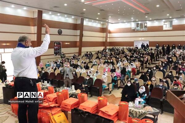 تجلیل از  دانش ‌آموزان مقام‌آور پیشتاز