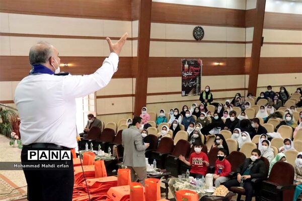 تجلیل از  دانش ‌آموزان مقام‌آور پیشتاز
