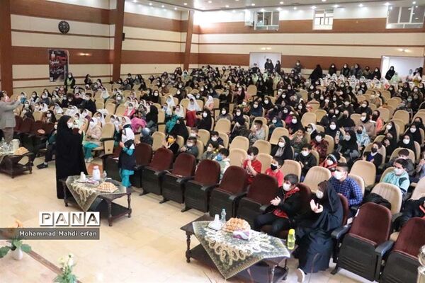 تجلیل از  دانش ‌آموزان مقام‌آور پیشتاز