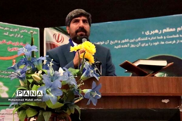تجلیل از  دانش ‌آموزان مقام‌آور پیشتاز