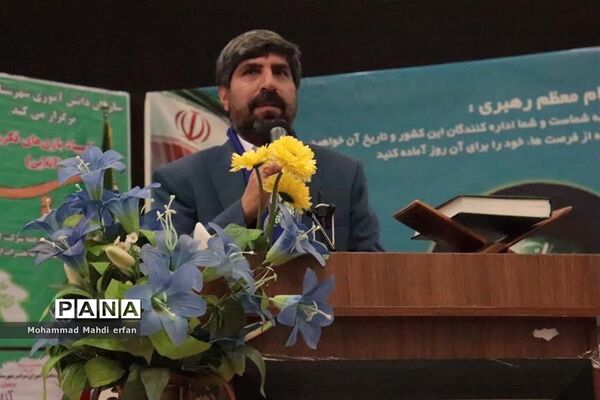 تجلیل از  دانش ‌آموزان مقام‌آور پیشتاز