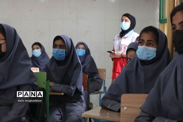برگزاری کلاس‌های کانون دانش‌آموزی هلال احمر در دبیرستان قاضی گله‌دار