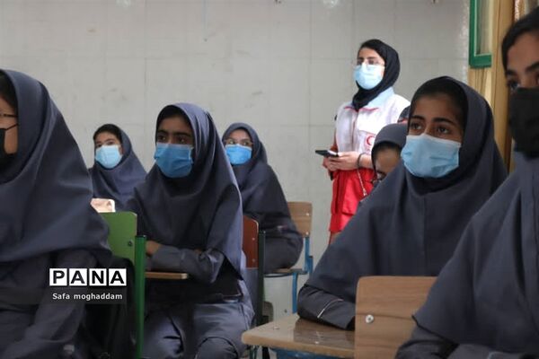 برگزاری کلاس‌های کانون دانش‌آموزی هلال احمر در دبیرستان قاضی گله‌دار