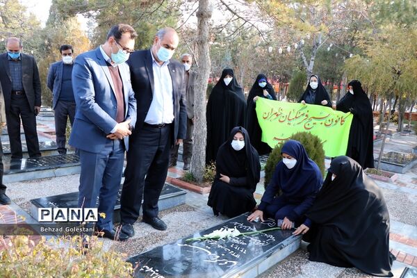 غبار روبی مزار شهدا به‌مناسبت گرامیداشت هفته بسیج در ارومیه
