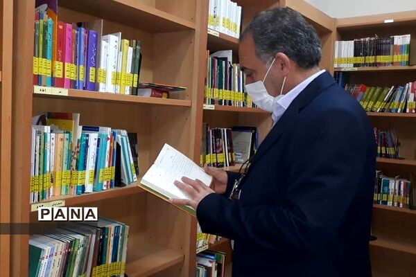 بازدید مدیر آموزش و پرورش شهرستان پردیس از کتابخانه عمومی