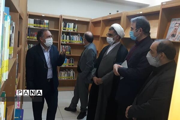 بازدید مدیر آموزش و پرورش شهرستان پردیس از کتابخانه عمومی