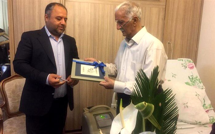 عیادت معاون وزیر از «سیدهادی موجانی» خیر مدرسه‌ساز