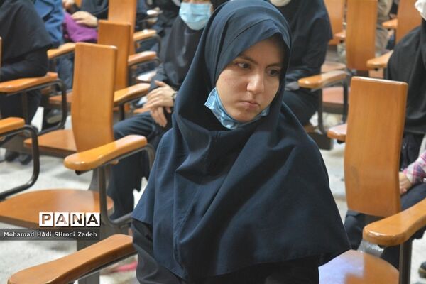 گرامیداشت هفته کتاب و کتابخوانی و آیین نواختن زنگ کتاب در دبیرستان مهشید مصلی نژاد ناحیه یک مشهد
