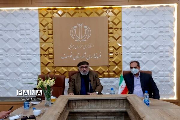 تقدیر از داریوش ارجمند هنرمند پیشکسوت سینما و تلویزیون در فرمانداری شهرستان خوسف