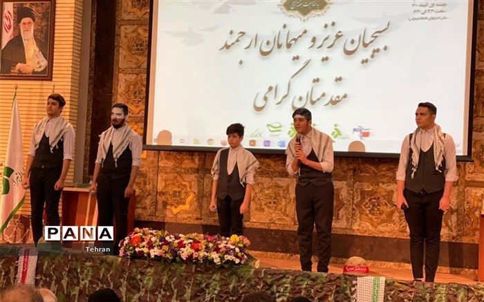 الگو برداری از ایثارگری شهدا در قالب سرود، می‌تواند شیوه‌ای در حوزه تعلیم و تربیت باشد