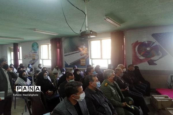 نواختن زنگ مقاومت به مناسبت هفته بسیج در مدارس آموزش و پرورش ملارد