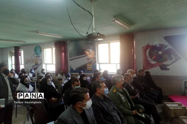 نواختن زنگ مقاومت به مناسبت هفته بسیج در مدارس آموزش و پرورش ملارد