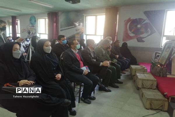 نواختن زنگ مقاومت به مناسبت هفته بسیج در مدارس آموزش و پرورش ملارد
