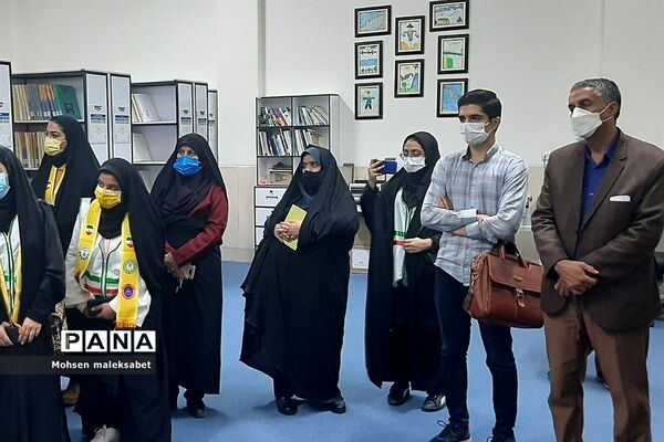 بازدید اعضای مجلس دانش‌آموزی و پیشتاز از کتابخانه مرکزی یزد