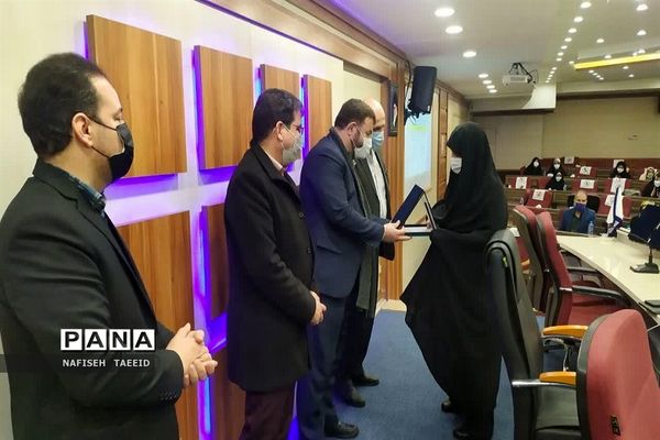 مراسم تقدیر از دانش‌آموزان سمپاد برگزیده در جشنواره کاپ استانی  قم