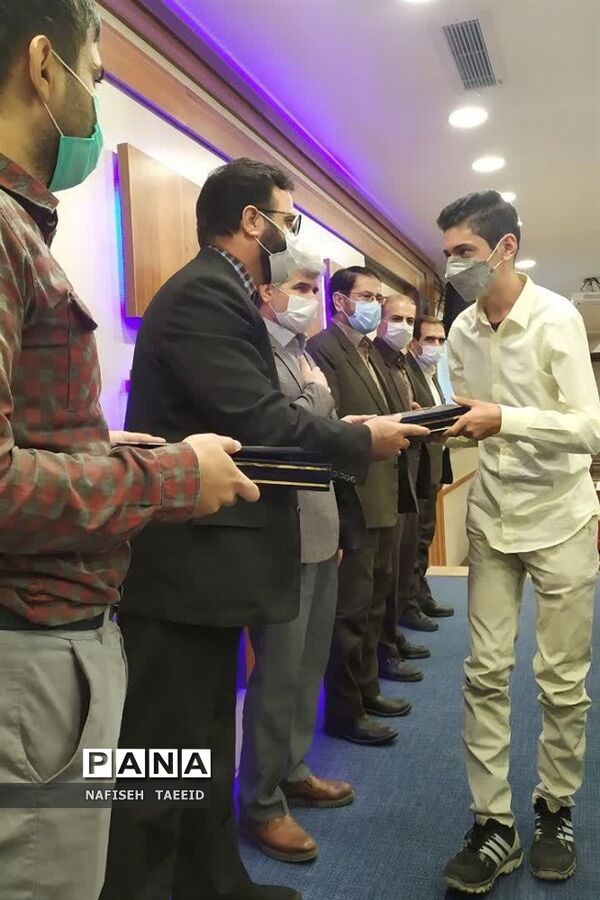 مراسم تقدیر از دانش‌آموزان سمپاد برگزیده در جشنواره کاپ استانی  قم