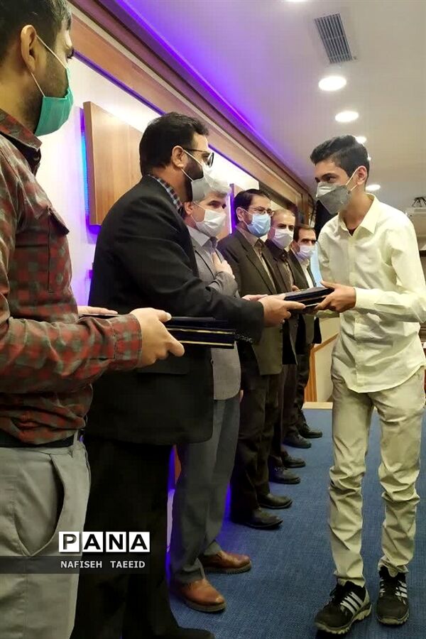 مراسم تقدیر از دانش‌آموزان سمپاد برگزیده در جشنواره کاپ استانی  قم