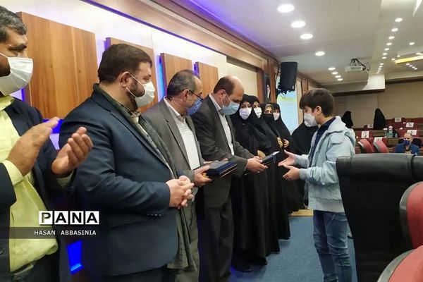 مراسم تقدیر از دانش‌آموزان سمپاد برگزیده در جشنواره کاپ استانی  قم