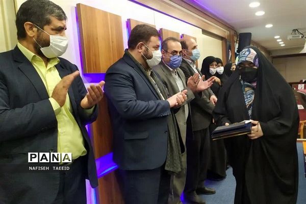 مراسم تقدیر از دانش‌آموزان سمپاد برگزیده در جشنواره کاپ استانی  قم