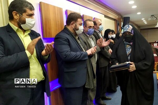 مراسم تقدیر از دانش‌آموزان سمپاد برگزیده در جشنواره کاپ استانی  قم