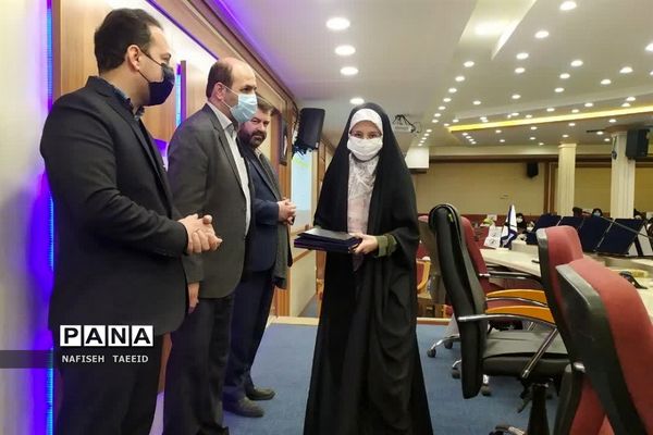 مراسم تقدیر از دانش‌آموزان سمپاد برگزیده در جشنواره کاپ استانی  قم