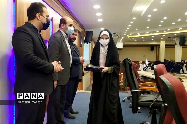 مراسم تقدیر از دانش‌آموزان سمپاد برگزیده در جشنواره کاپ استانی  قم