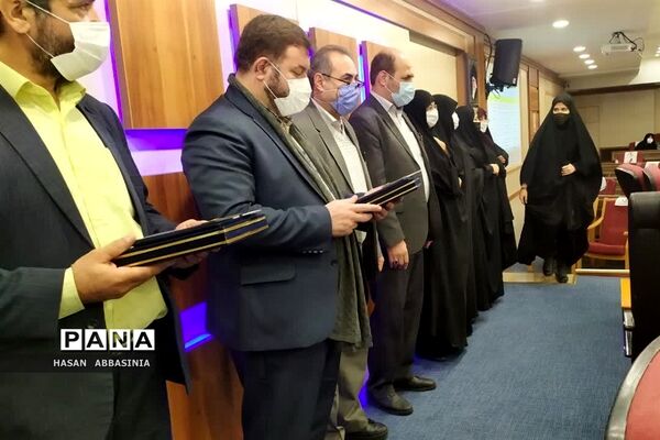 مراسم تقدیر از دانش‌آموزان سمپاد برگزیده در جشنواره کاپ استانی  قم